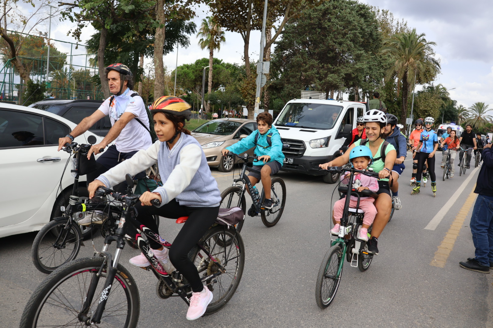 Kadıköy'de pedallar hareketlilik için çevrildi